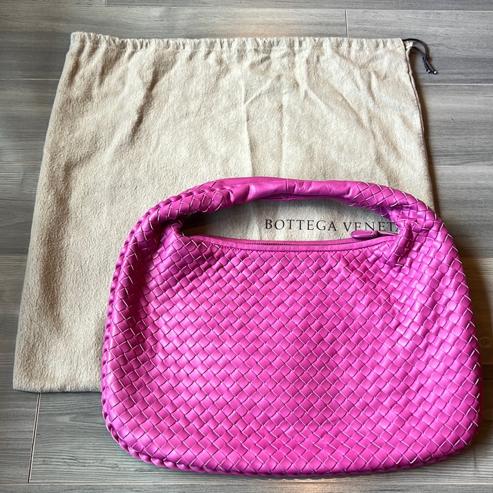 Bottegga Veneta hobo bag, signature intrecciato leather in fuchsia lambskin